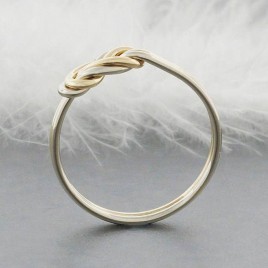 Solid gold climbing knot ring