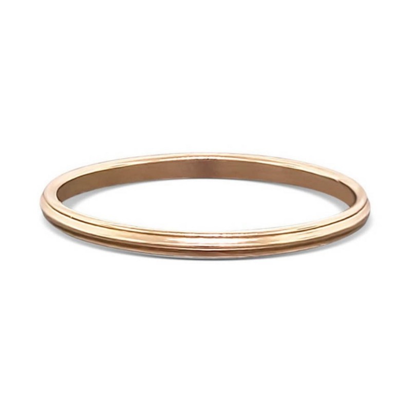 Gold stack ring patterned with grooved lines