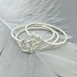 Knotted mother daughter ring