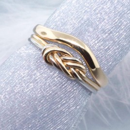 Contour band for knotted ring