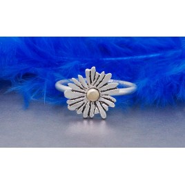 Daisy ring in sterling silver and gold