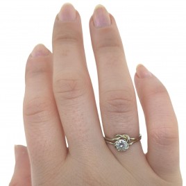 Double knot ring and Moissanite