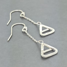 Paire de boucles d'oreilles pendantes Triangle en argent sterling - Élément aérien