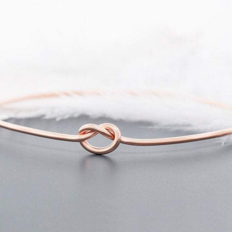 https://tdncreations.com/en/gold-bracelets/82-320957-solid-gold-love-knot-bangle.html#/209-metal-yellow_gold/305-gold_karats-14k/635-bangle_size-2_1_4_inches